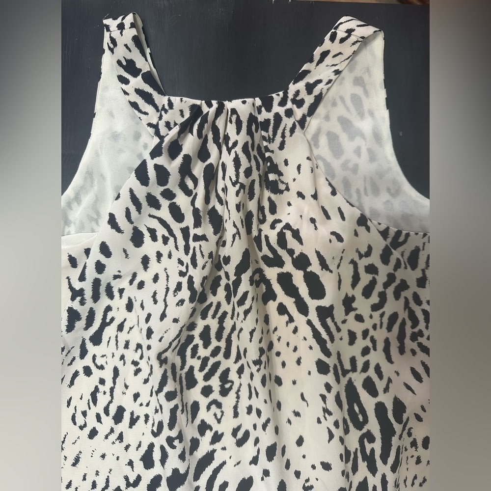 Everly black & white cheetah print top. Size Small. EUC. - Picture 7 of 8